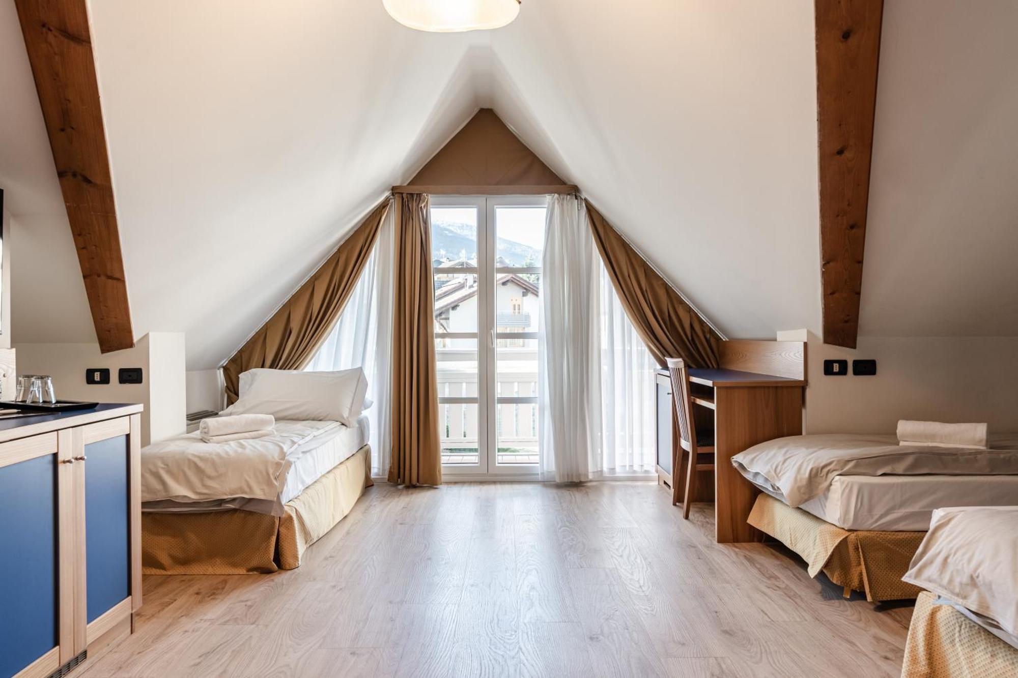 Hotel Garni Meledrio Dimaro Ngoại thất bức ảnh