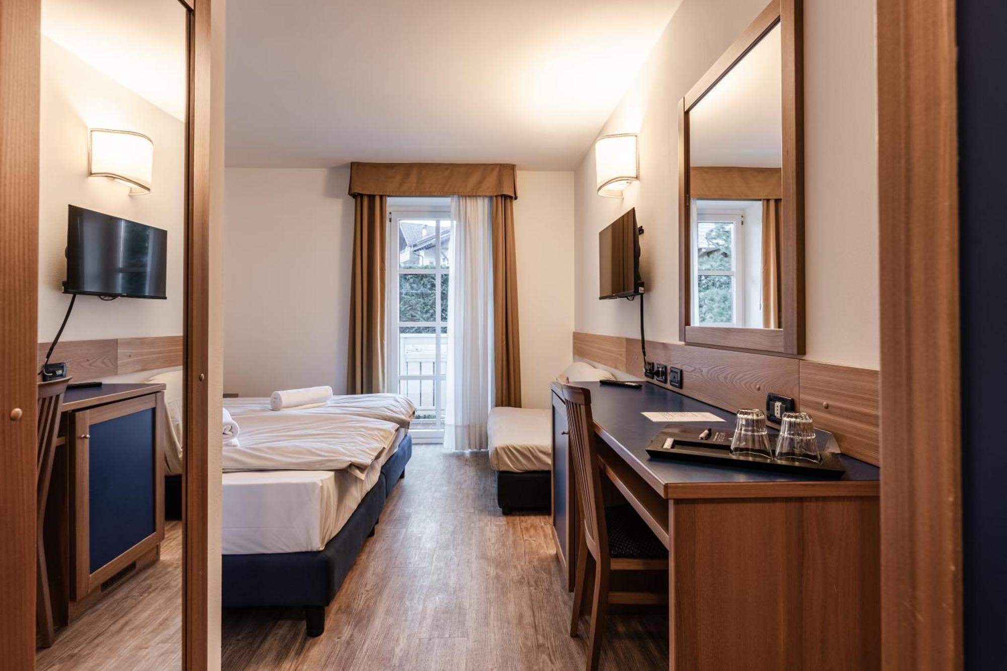 Hotel Garni Meledrio Dimaro Ngoại thất bức ảnh
