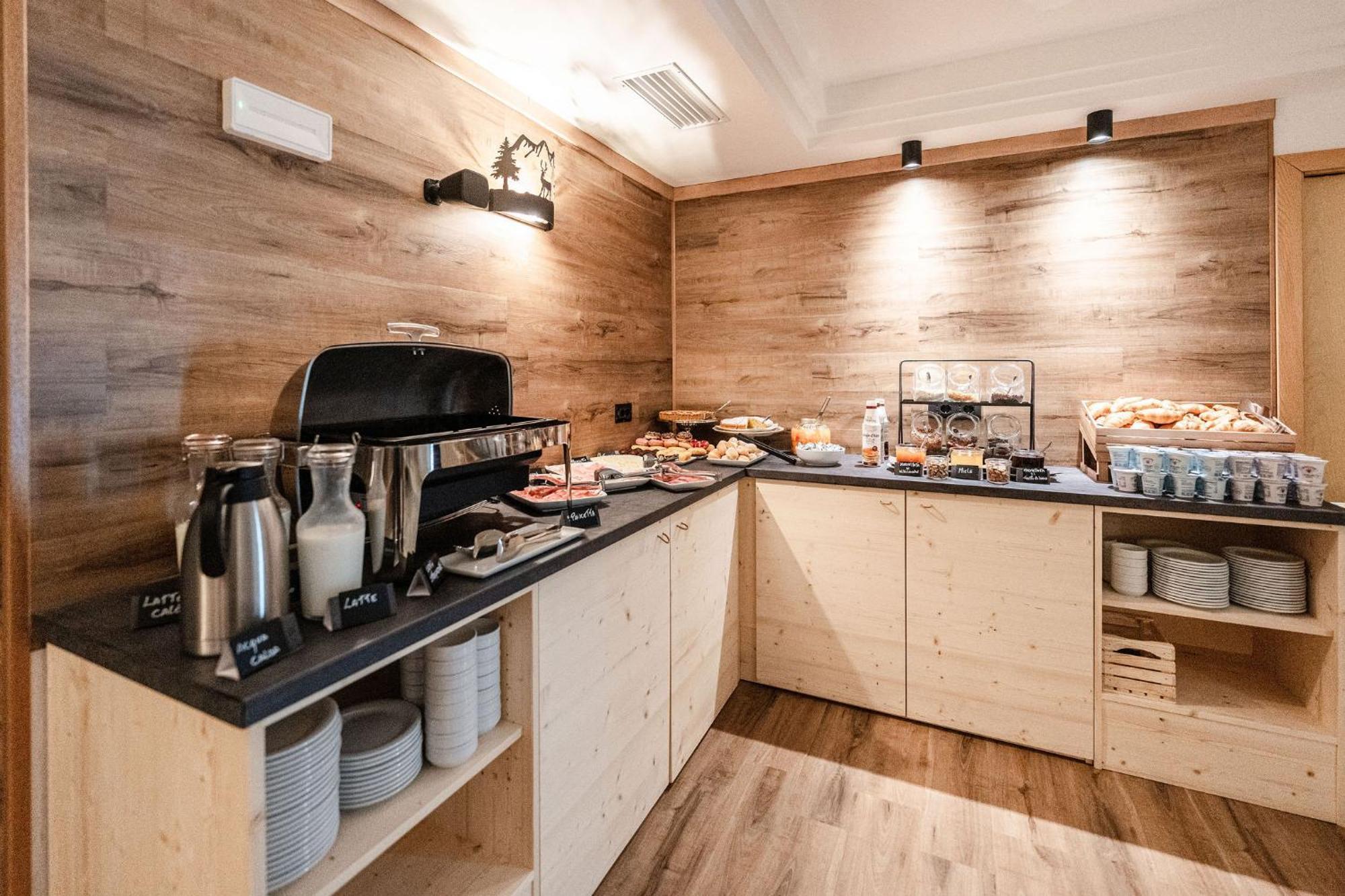 Hotel Garni Meledrio Dimaro Ngoại thất bức ảnh